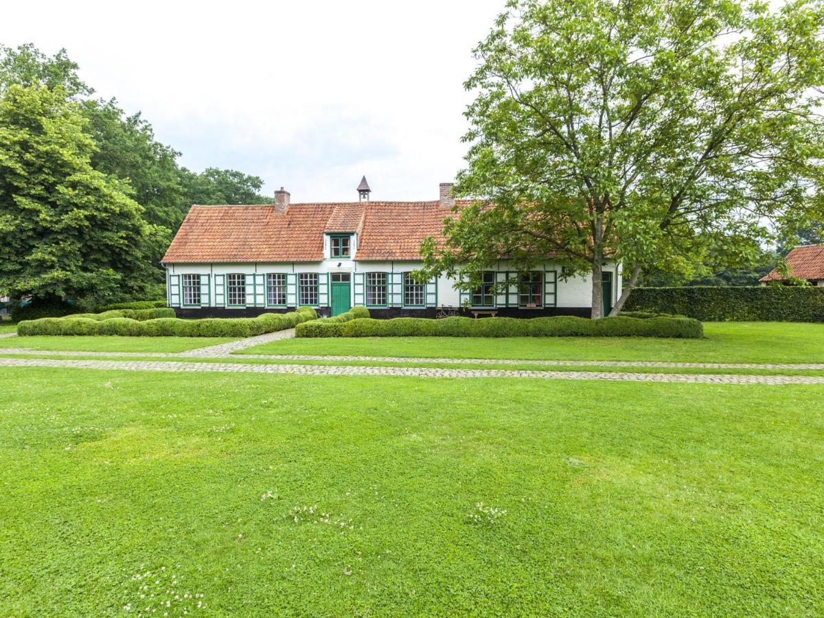 Beautiful Farmhouse In Beernem With Big Garden Buitenkant foto
