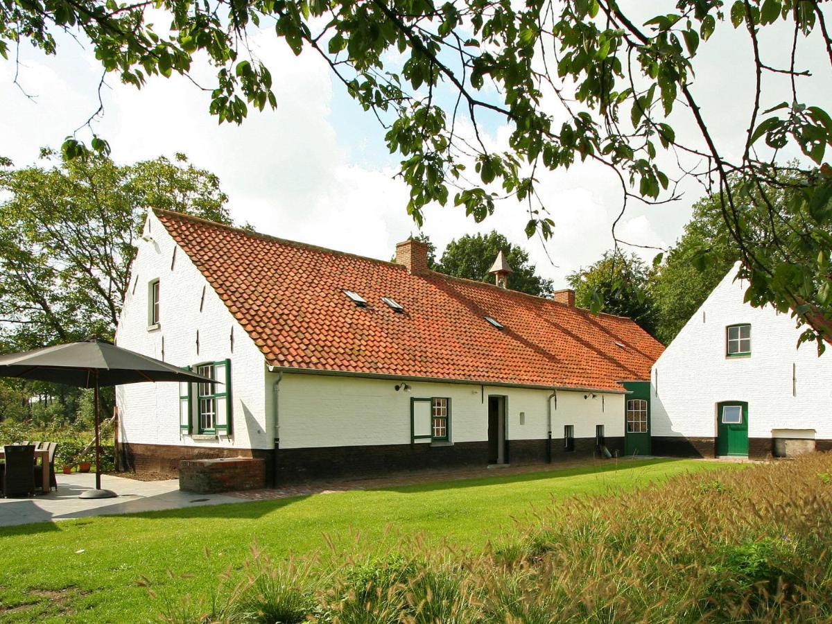 Beautiful Farmhouse In Beernem With Big Garden Buitenkant foto
