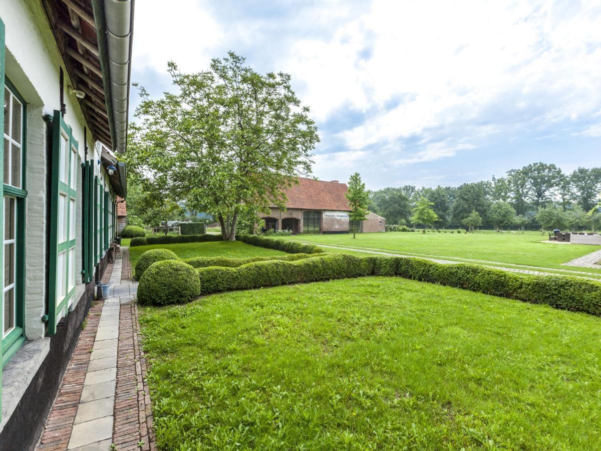 Beautiful Farmhouse In Beernem With Big Garden Buitenkant foto