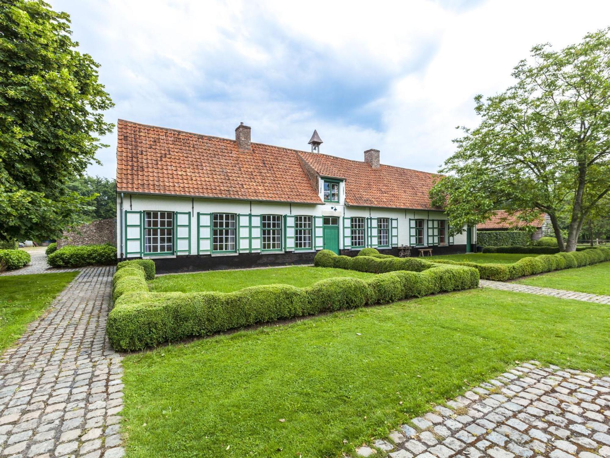 Beautiful Farmhouse In Beernem With Big Garden Buitenkant foto